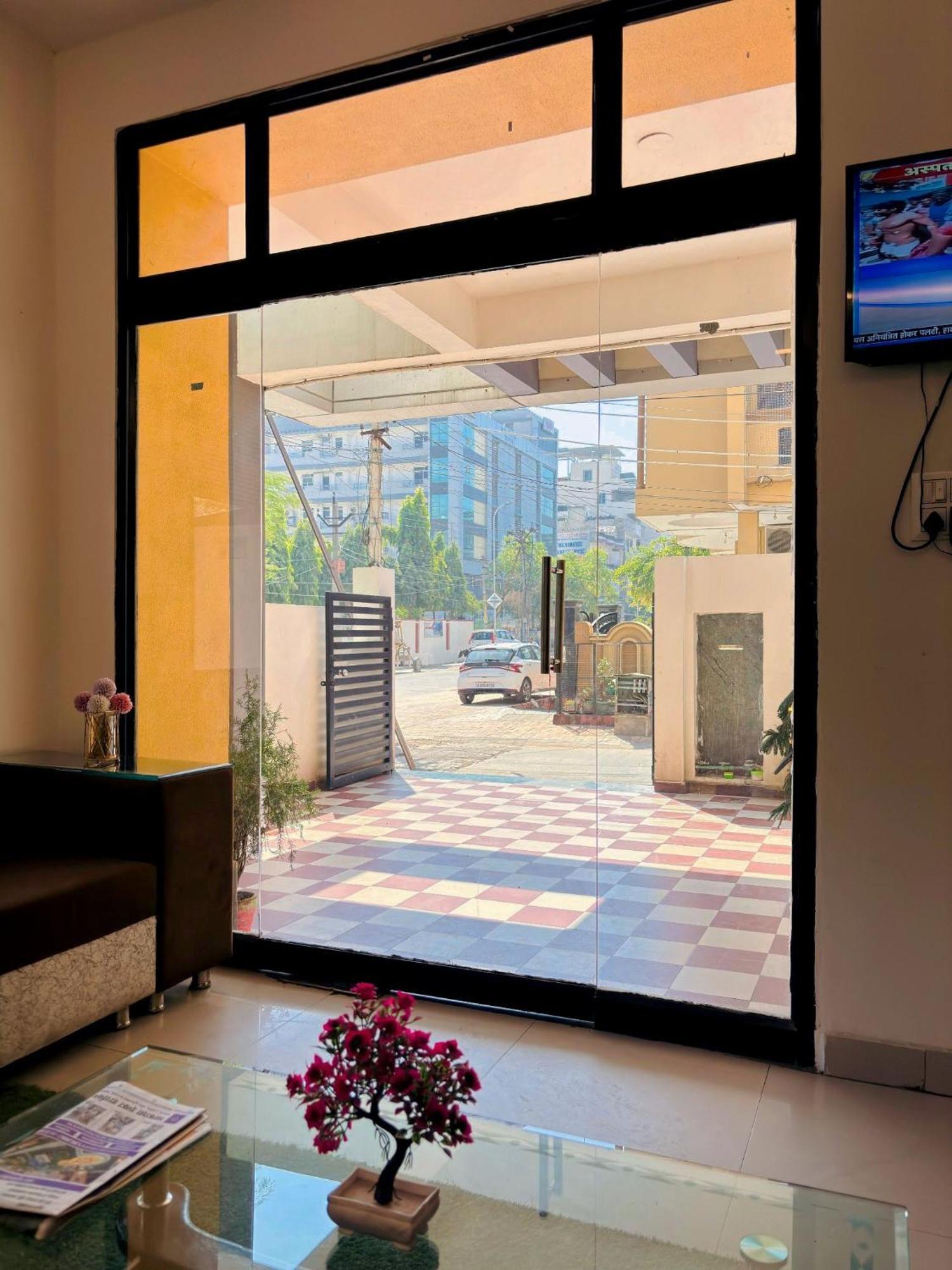 Hotel Sunrise Inn Kota  Bagian luar foto